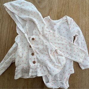 NWOT, Newborn, Carter's Cream and Orange Floral Baby Set